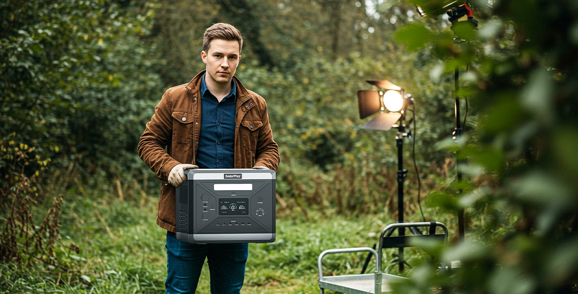 SolarPlay Q2501 Portable Power Station, The device features a 50/60Hz inverter, LED light, LCD display, and 12 output ports for various uses such as camping and RV living.